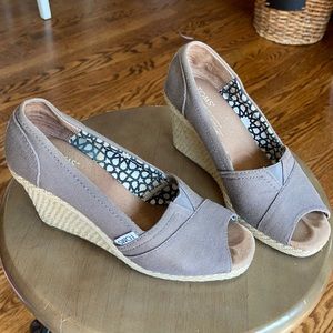 Gray Toms Wedge size 6